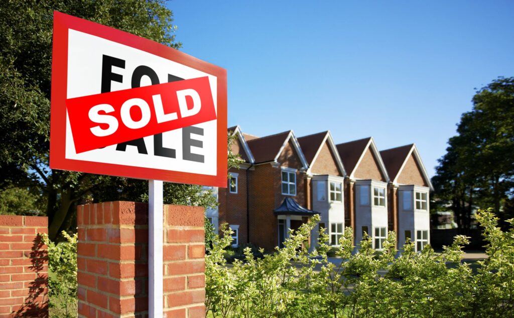 How do I handle showings and open houses when selling my house fast?